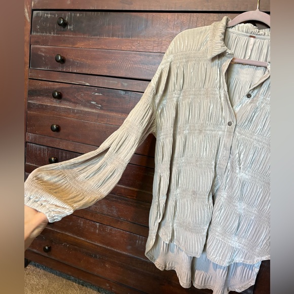 Free People My Best Top Button-Up Top Sz XS - Runs Big Winter Fog - NWOT - Picture 7 of 14